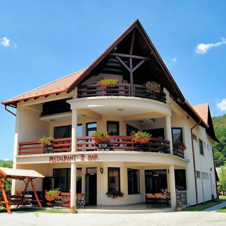Csatari Pensiune Praid Exterior foto