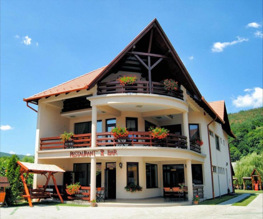 Csatari Pensiune Praid Exterior foto
