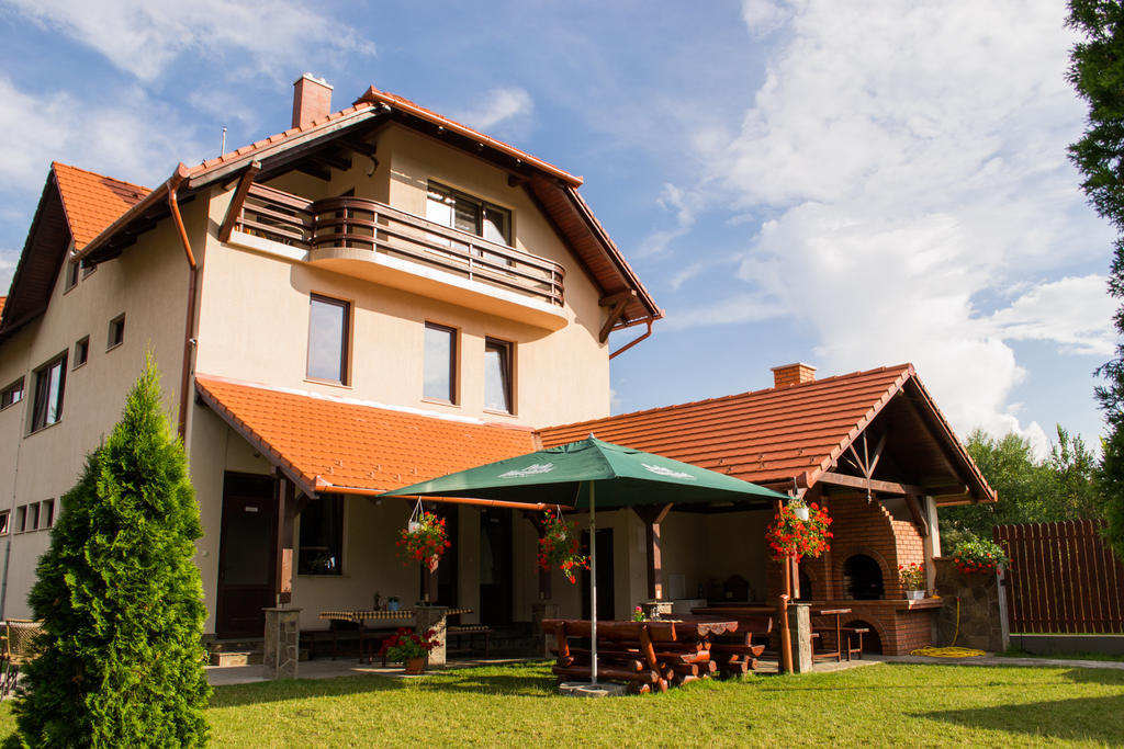 Csatari Pensiune Praid Exterior foto